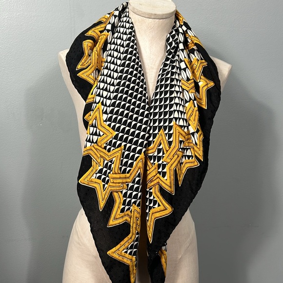 ❌Tiffany & Co. Silk Black, white and gold Star chain hand rolled square scarf - Picture 2 of 14